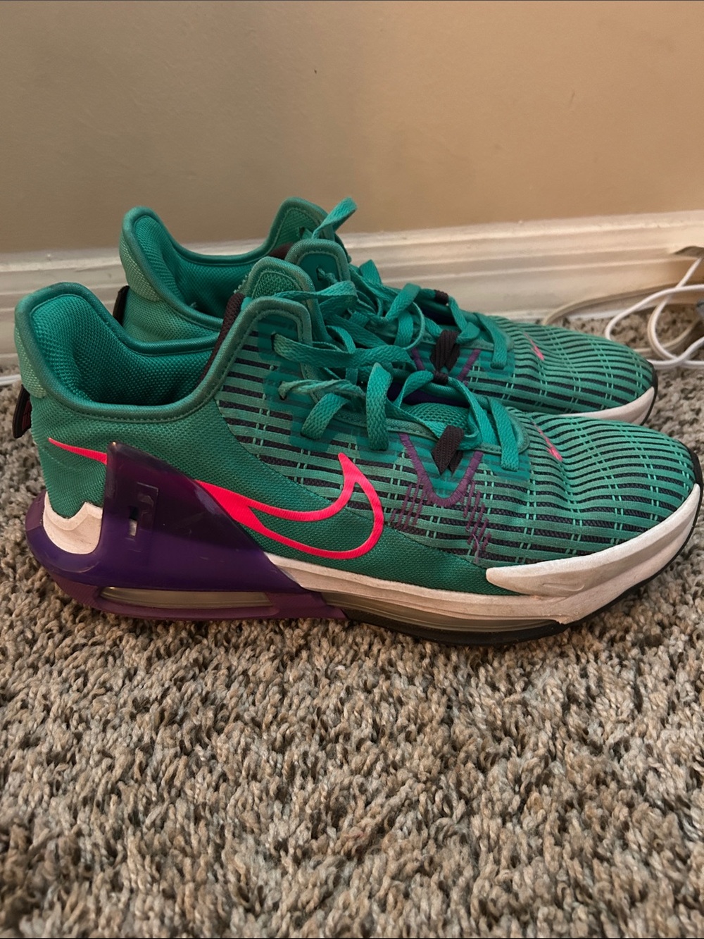Nike LeBron Witness 6